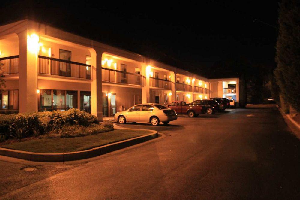 Baymont By Wyndham Mcdonough Hotell Eksteriør bilde