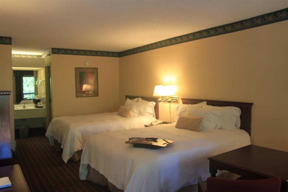 Baymont By Wyndham Mcdonough Hotell Rom bilde
